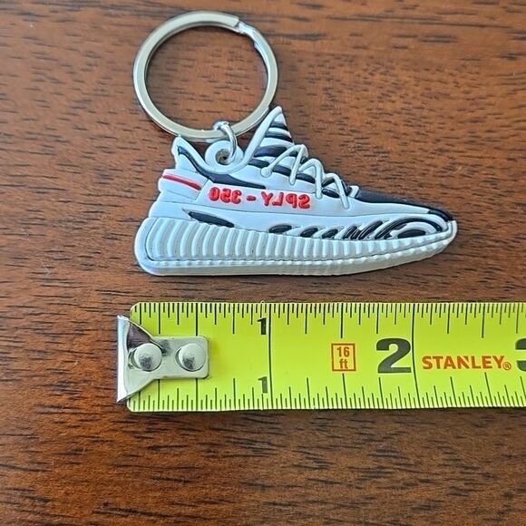 White Black Red Sneaker Keychain Hype Wear 1 Shoe unisex Look Designer - Picture 3 of 8